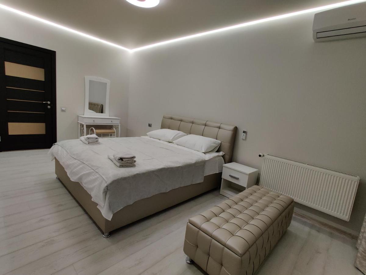 Yarovytsya Vip In The Center Apartamento Lutsʼk Exterior foto